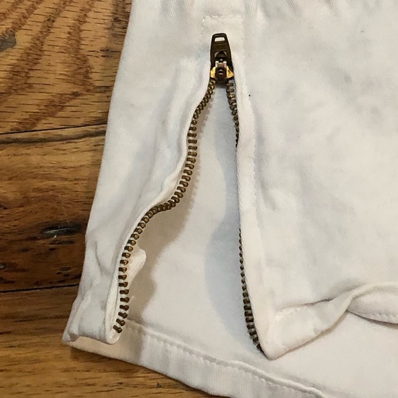 American Apparel high waisted white jean shorts with side zippers, 26/27 - Picture 3 of 5